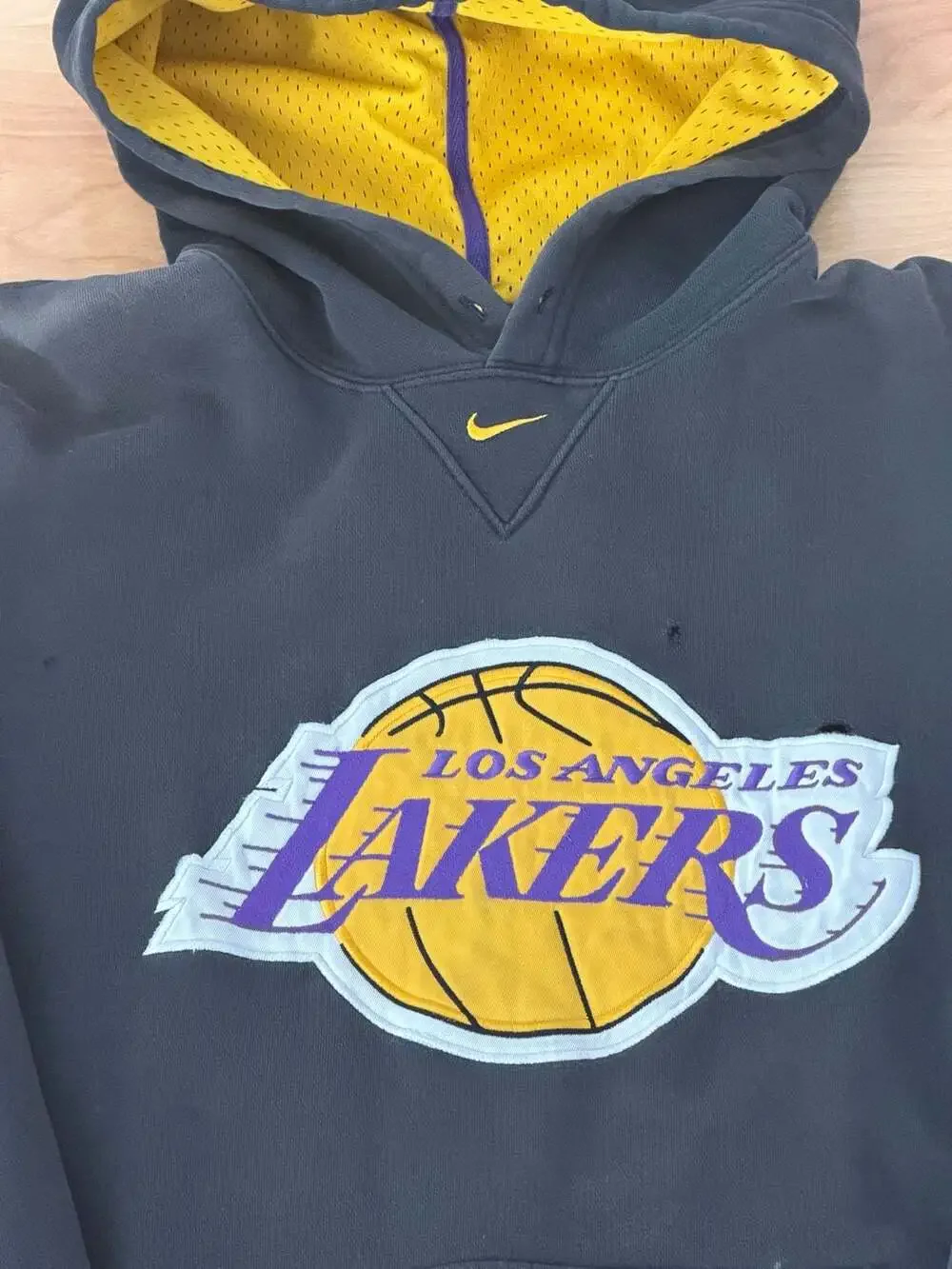 Vintage Nike Los Angeles Lakers Center Swoosh NBA Hoodie Black